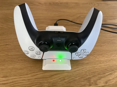 Зарядка для двух контроллеров PS5 / Зарядная станция Dualsense 5