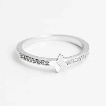 Серебряное кольцо с бабочкой в белых фианитах, Размер 17,5, Вес: 1.6 г