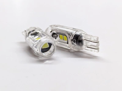 Светодиодная лампа StarLight T10 5 (4+1) диодов SMD3030 W2,1x9,5d 12V WHITE прозрачная + линза мультиполярная
