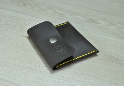 Кожаная монетница ручной работы темно-коричневая M02-450+yellow