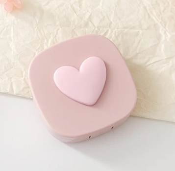 Дорожній набір / контейнер Love для контактних лінз з пінцетом, флаконом для рідини та присоскою, рожевий (75653881)