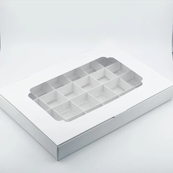 Коробка біла для цукерок на 24 шт з вікном 27х18,5х3