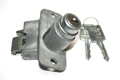 Замок багажника 1102, 1103, 1105 (2 ключа метал.)