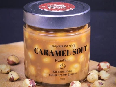 Карамель Honeycake мʼяка ванільна з цільними ядрами фундука