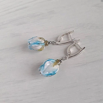 Серьги Hand Made с розами из муранского стекла бело-голубого оттенка