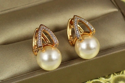 Сережки Xuping Jewelry Ватікан з перлиною 2 см золотисті