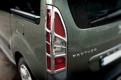 Peugeot Partner Tepee 2008-2018 угловые накладки на стоп-сигналы (2 шт, пластик)