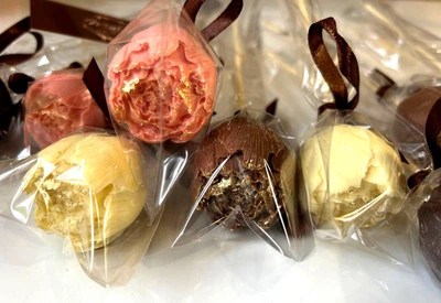 Шоколадні цукерки MALVA CHOCOLATE Півонії асорті 1 шт.