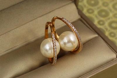 Серьги Xuping Jewelry колечко с жемчужиной 2.3 см золотистые