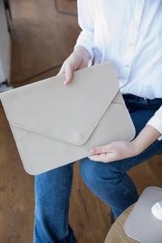Шкіряна сумка-чохол для ноутбука 13" Apple / Asus / Dell / Lenovo / HP / Honor / Acer / Huawei / Xiaomi - (LC-17) - Бежевий