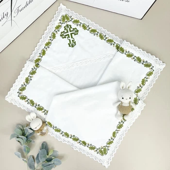 Крыжма махровая с вышивкой Family Tradition унисекс 100х100 см белая Веточка дуба