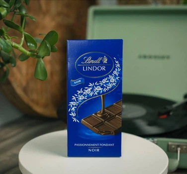 Молочный шоколад Lindt Lindor Noir Fondant 150 гр