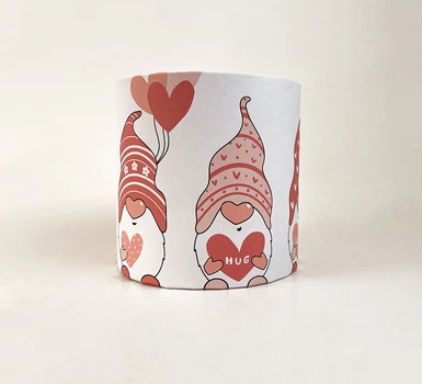 Коробка кругла 15х15 гноми з серцями