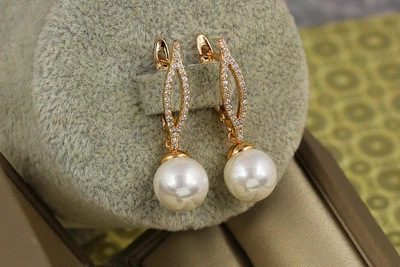 Серьги подвески Xuping Jewelry с жемчугом Кассиопея 3,3 см золотистые