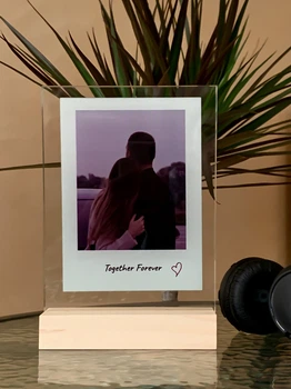 Скляні постери з дизайном Polaroid