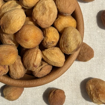 Урюк целый с косточкой 1 кг