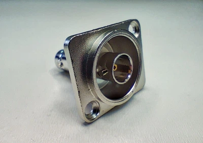 Адаптер BNC проходной D-type BNC 75OHM panel socket SB304, панельный, гнездо-гнездо, D- посадка, менее 30 дБ/3 ГГц, изолированный корпус, HDTV, 75 Ом, цвет- серебрянный металик