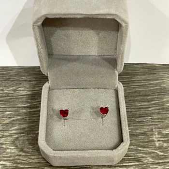 Серьги с цирконом "Маленькие рубиновые сердечки" ювелирная сталь Xuping Jewelry серебристая в бархатной коробочке (13519)