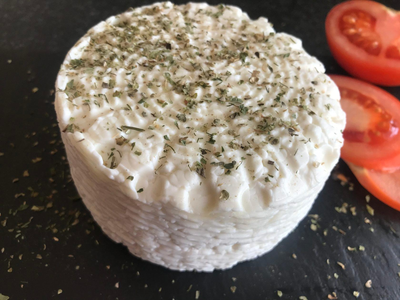 Сир Осетинський прованс Козацьке подвір'я вакуум 500 г