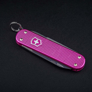 Складаний ніж-брелок VICTORINOX Classic Alox Flamingo Party 5 функцій 4 см, нержавіюча сталь X50CrMoV15