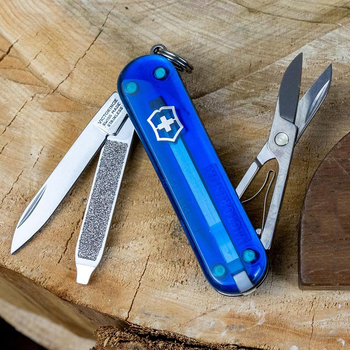 Складаний ніж-брелок VICTORINOX Classic Deep Ocean 7 функцій 4 см, нержавіюча сталь X50CrMoV15