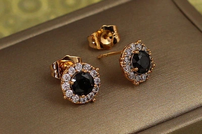 Сережки гвоздики Xuping Jewelry чорний камінь в обідку із фіанітів 9 мм золотисті