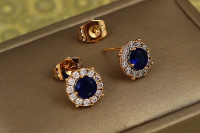 Серьги гвоздики Xuping Jewelry синий камень в ободке из фианитов 9 мм золотистые