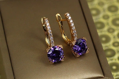 Сережки Xuping Jewelry світло у вікні з фіолетовим каменем 2,2 см золотисті
