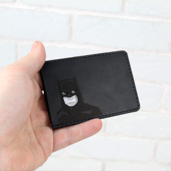 Шкіряна обкладинка чохол на пластиковий id паспорт з гравіюванням Batman. Leaflet Leather. Чорна