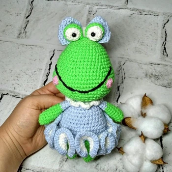 М'яка іграшка ручної роботи в'язана амігурумі Hand Made Жабеня Квака в сукні 15 см Салатова 202-3-1