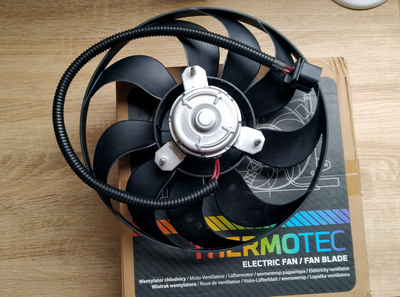 Электровентилятор охлаждения (мотор+крыльчатка) THERMOTEC D8W003TT SKODA OCTAVIA, VOLKSWAGEN GOLF 1.0-3.2 96->