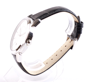 Наручные часы Pierre Cardin PC105911F02 в серебристом и черном цвете.