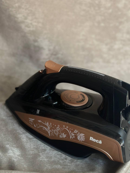 Праска RECA REI8877CG 2400 ВТ