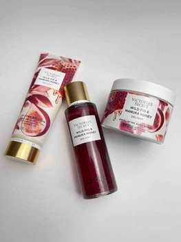 Набор Victoria's Secret Wild Fig & Manuka Honey Спрей 250 мл + Лосьйон 236 мл + Скраб для тела 368 грам