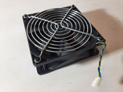 Вентилятор для корпуса Foxconn PV123812P2BF, 120х120х38мм (12v 1.3a 4pin) Б/У