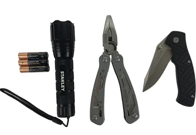 Универсальный инструмент Stanley MULTI-TOOL 12 в одном + нож карманный + фонарик (STHT81502-0)