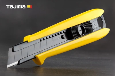 Нож строительный сегментный TAJIMA DC-L500YBL 18 мм автоматический фиксатор 1101-1681