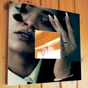 Декоративное зеркало "Певица Рианна. Rihanna" крутой декор интерьера для фанатов хип-хоп, рэп, поп музыки