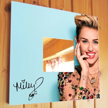 Декоративное зеркало "Певица Майли Сайрус. Miley Cyrus" подарок для фанатов поп музыки, декор интерьера в спальню, клуб, кафе