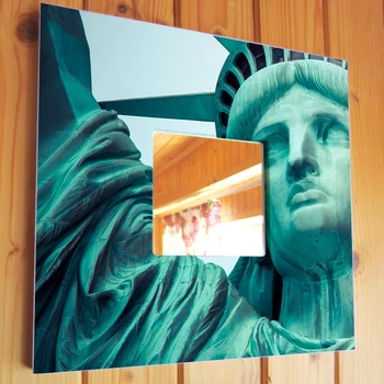 Зеркало со стильним декором "Статуя Свободы. США. Statue of Liberty" в спальню, дизайн в кафе, подарок