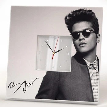 Часы с фото "Певец Бруно Марс. Bruno Mars" для фанатов поп музыки, украшение интерьера в спальню, кафе