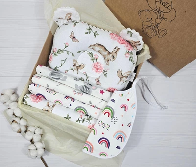 Набор пеленок для новорожденных с слюнявчиком a.l.babybox Зайчики в розах Милк