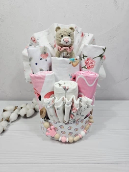 Букет подарков для малышей с пеленок и аксессуаров a.l.babybox Зверни в розах №2