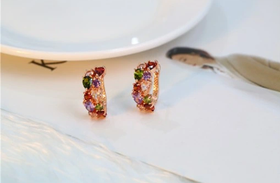 Колірні сережки в стилі вінтаж – позолочені півкола з кристалами Bijoux-e