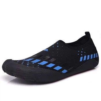 Обувь для пляжа и кораллов аквашузы Diving shoes чёрые с синими квадратами 38 ( 24,5 см ) 305