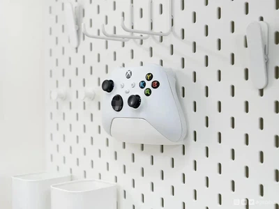 Настенный держатель для геймпада Xbox на IKEA Skadis