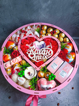 Подарунковий набір для коханої дівчини для дружини з солодощами та косметикою на день закоханих на день святого Валентина на 8 березня на день народження на річницю