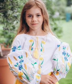 Вишиванка для дівчинки Польові квіти біла 128