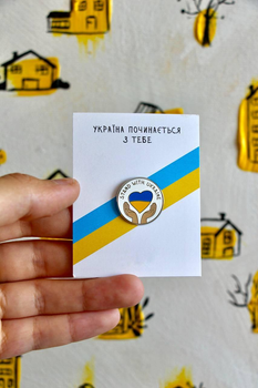 Металевий значок Долоні (stand with Ukraine) 20 мм жовто-блакитний