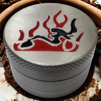 Гриндер для измельчения табака Grinder Girl on Fire Silver